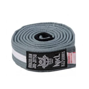 CINTURÓN «BJJ SERIES» INFANTIL GRIS/BLANCO